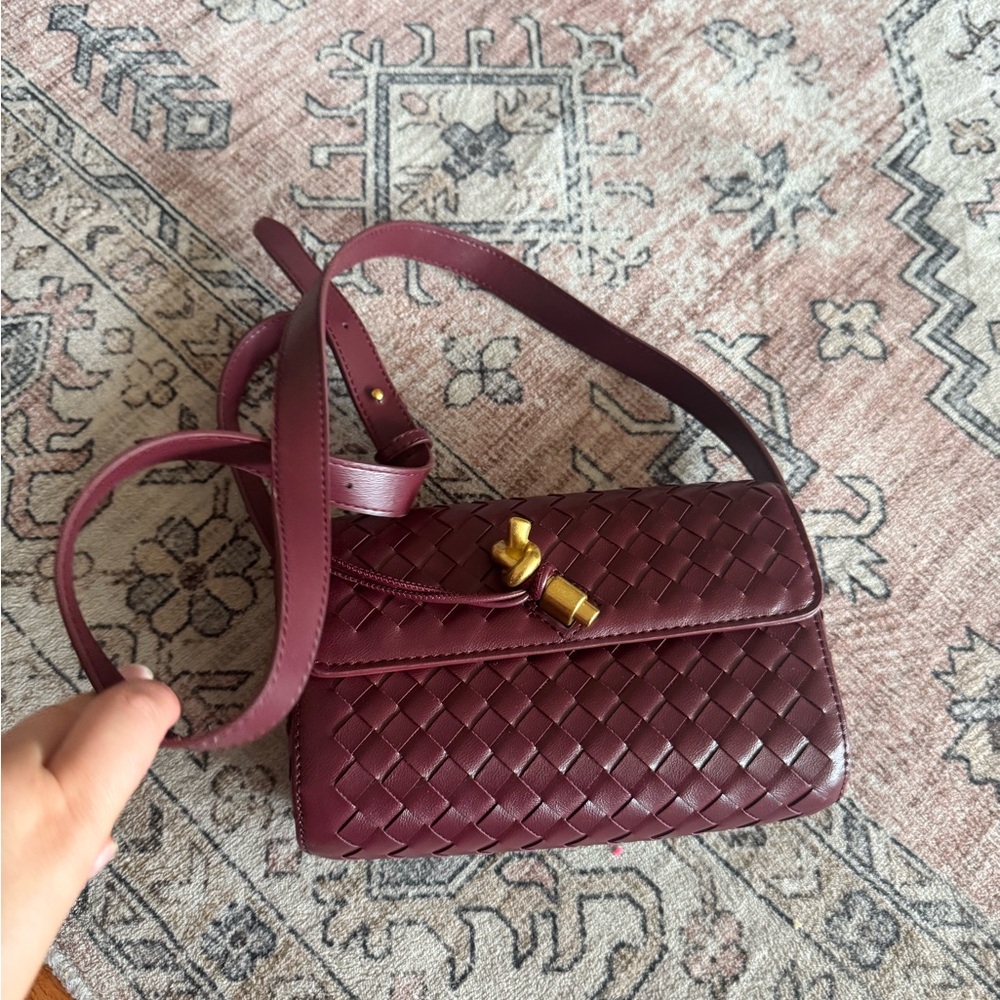 Elegant Woven Leather Shoulder Bag - Burgundy